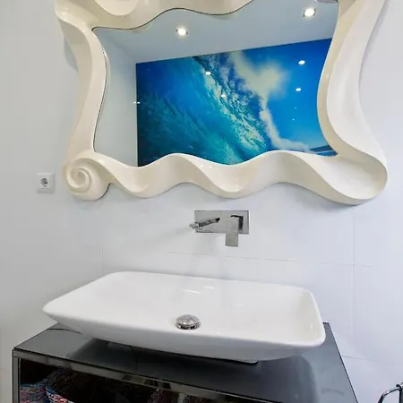 Glamours Beach House - Near Oporto City Villa