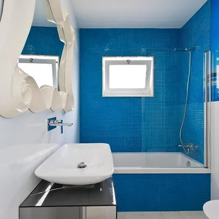 Glamours Beach House - Near Oporto City Villa Árvore
