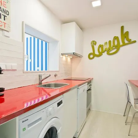 Glamours Beach House - Near Oporto City *