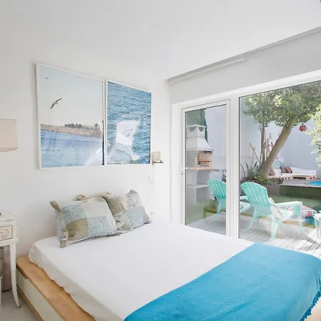 Glamours Beach House - Near Oporto City Villa