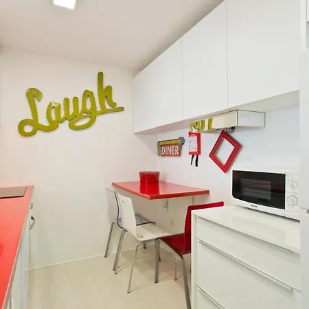 Glamours Beach House - Near Oporto City