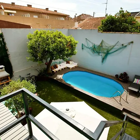 Glamours Beach House - Near Oporto City