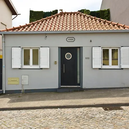 Glamours Beach House - Near Oporto City Árvore