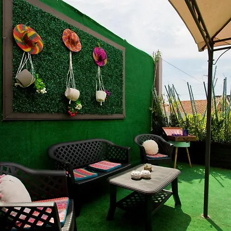 Glamours Beach House - Near Oporto City